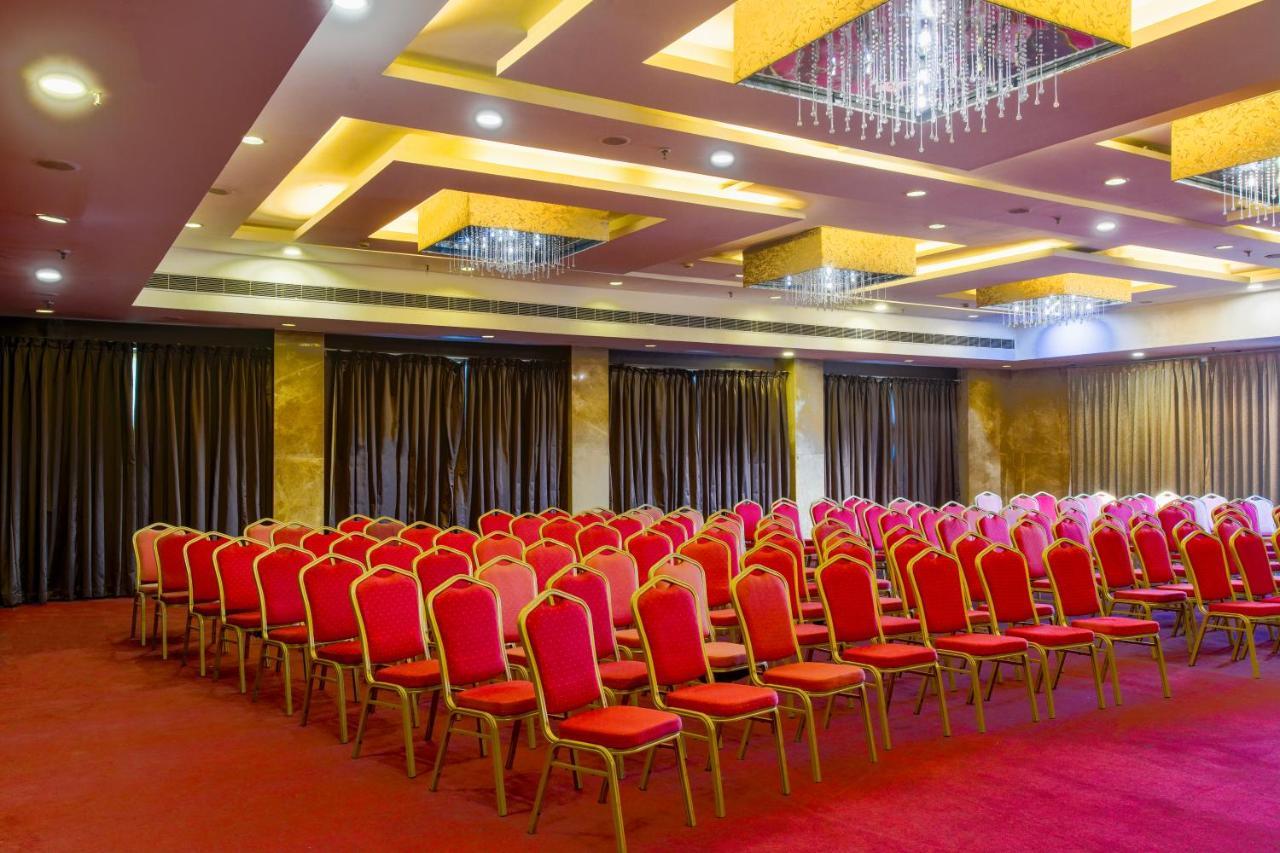 Hotel Gis Select Banjara Hill Hyderabad Exterior foto