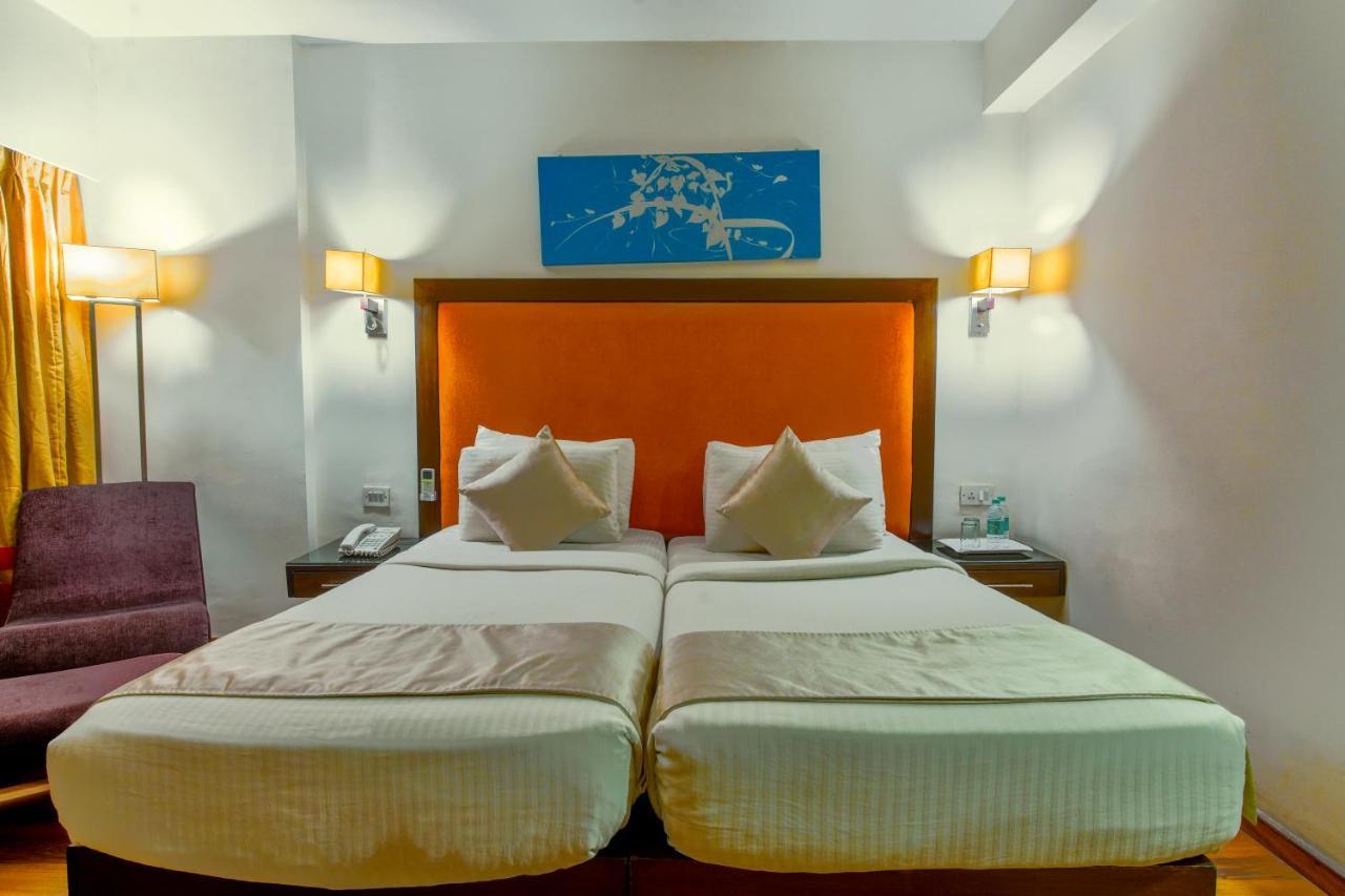 Hotel Gis Select Banjara Hill Hyderabad Exterior foto