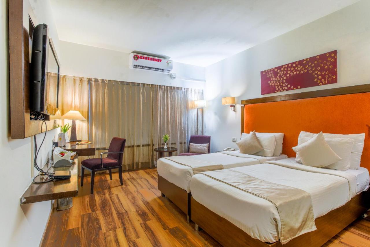 Hotel Gis Select Banjara Hill Hyderabad Exterior foto