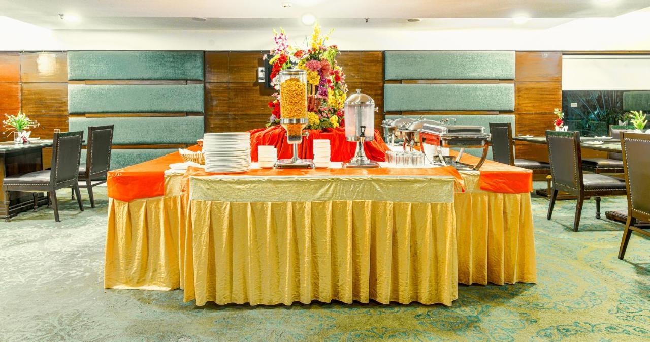 Hotel Gis Select Banjara Hill Hyderabad Exterior foto