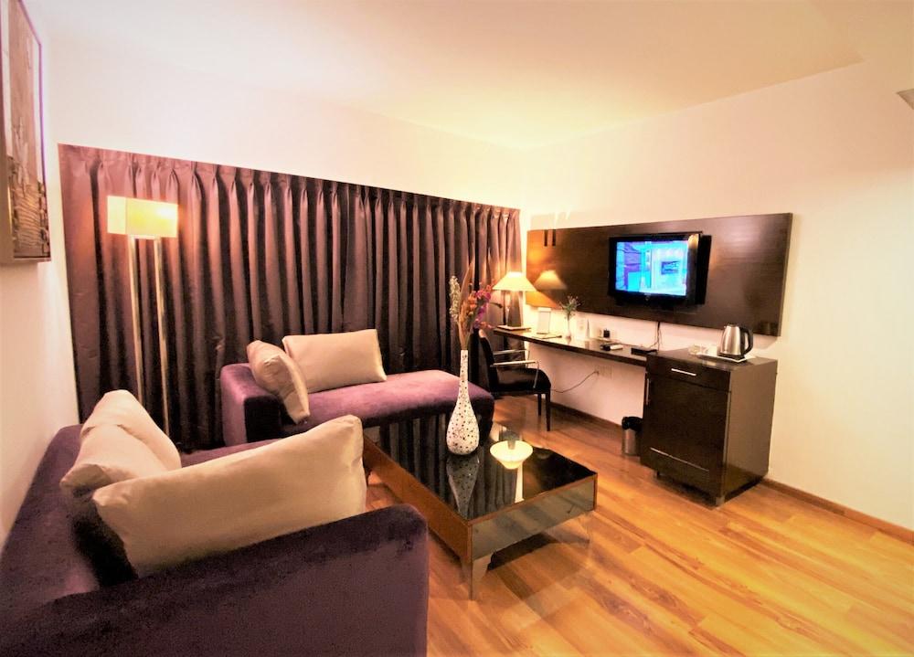 Hotel Gis Select Banjara Hill Hyderabad Exterior foto